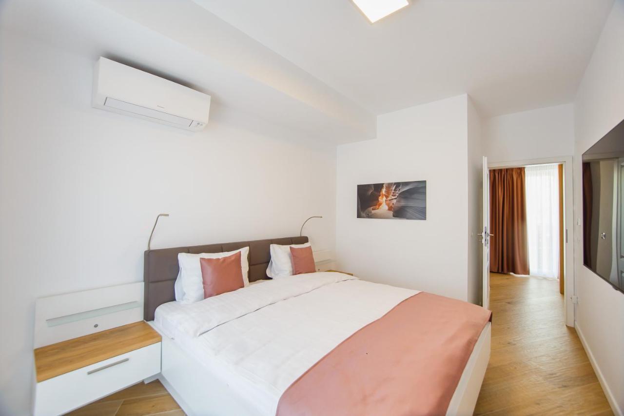 Pink Sahara Near City Center 오라데아 외부 사진