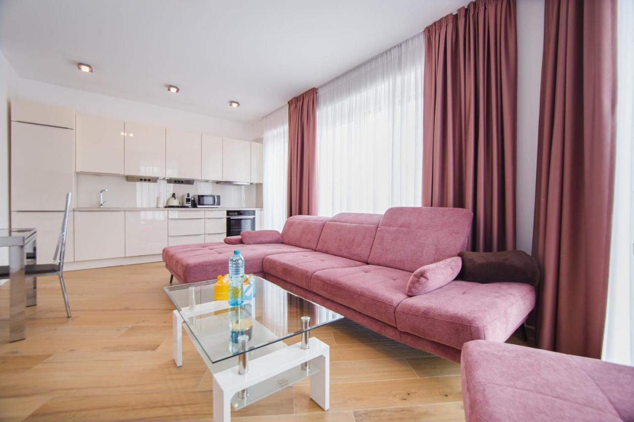 Pink Sahara Near City Center 오라데아 외부 사진