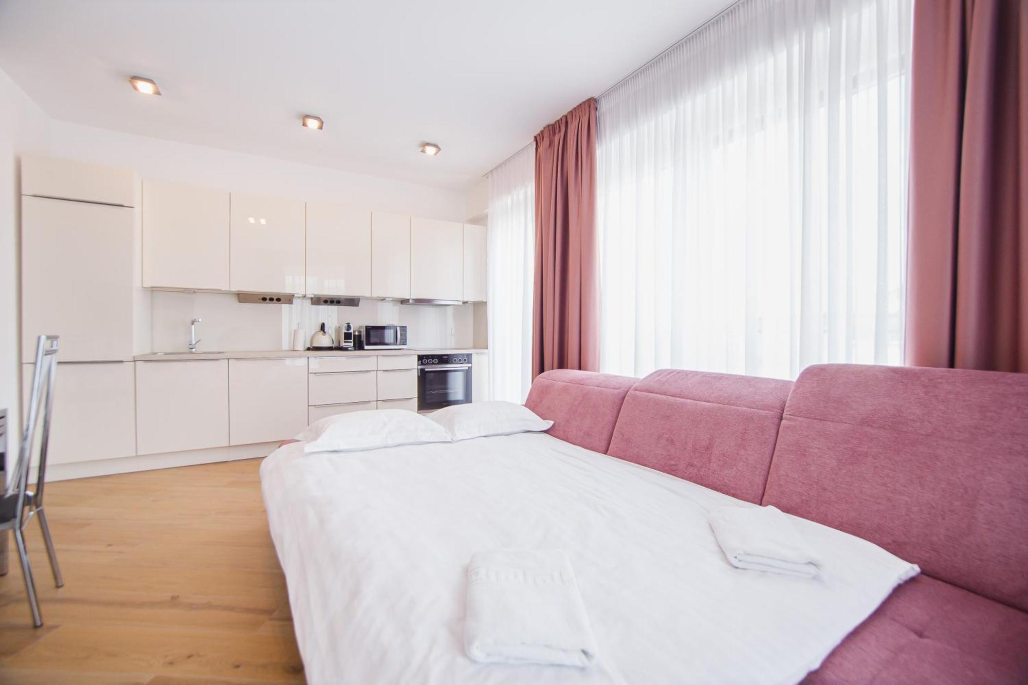 Pink Sahara Near City Center 오라데아 외부 사진