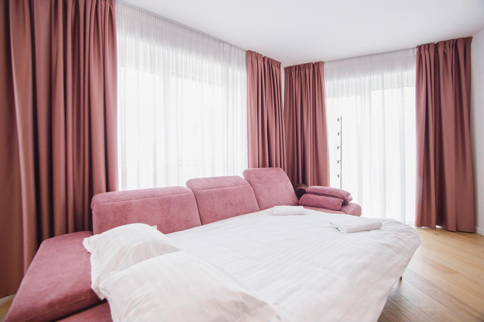 Pink Sahara Near City Center 오라데아 외부 사진