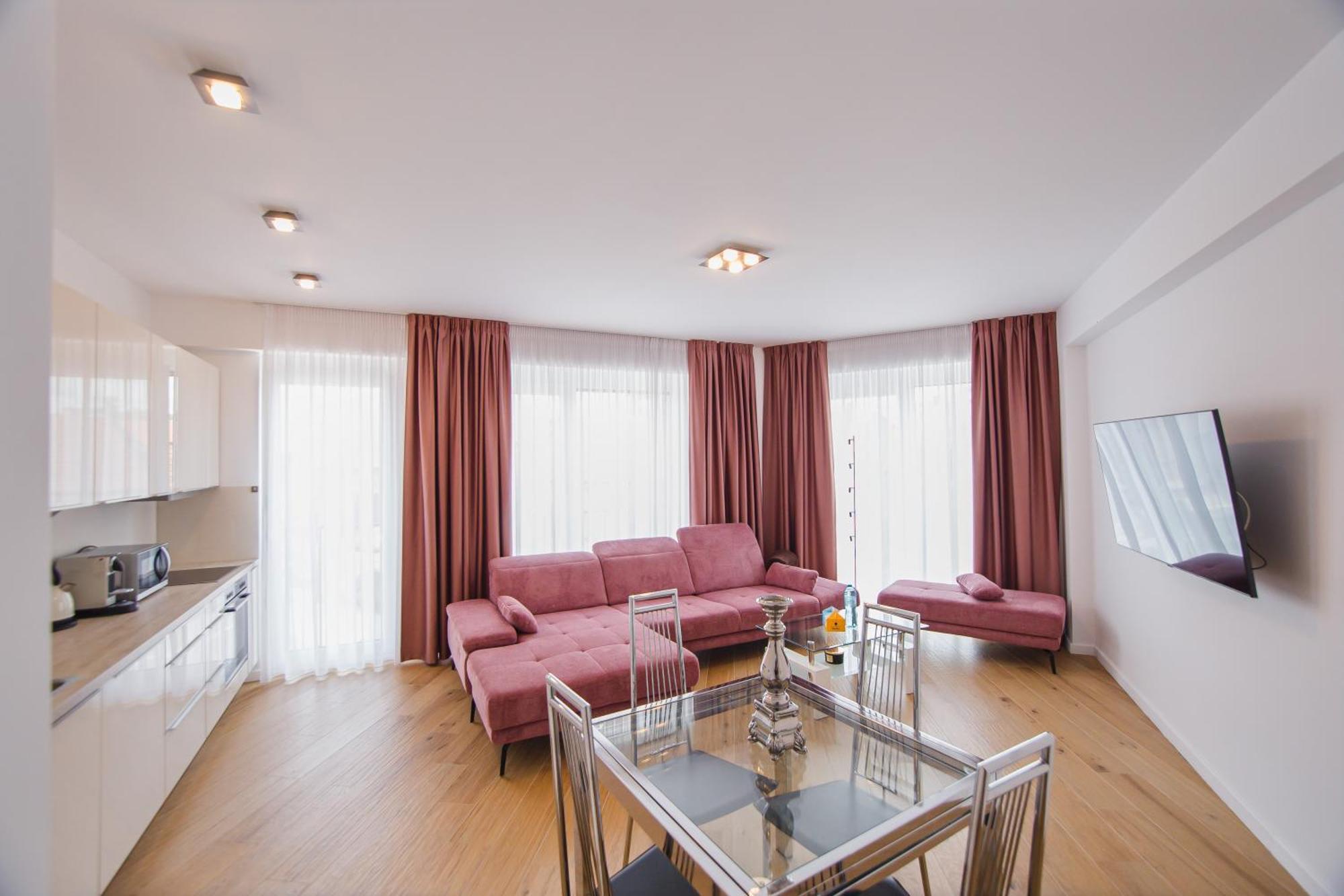 Pink Sahara Near City Center 오라데아 외부 사진